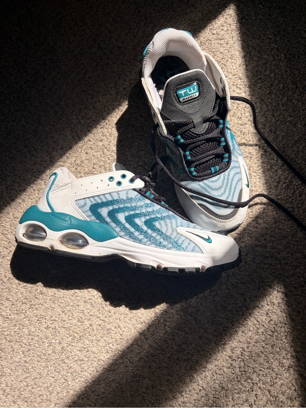 Nike Women’s TW 200 Air Max - Picture 3 of 3